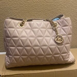 Micheal Kors purse, light lan leather bag.